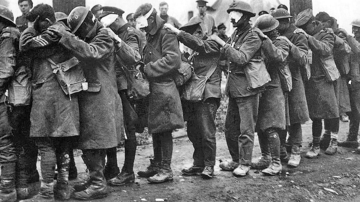 Angehörige der britischen 55. Division geblendet von Tränengas, 10. April 1918, Wikimedia Commons Verlinkung zu Der Kriegsverlauf