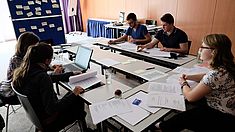 Symbolbild Schule Bei Klick Weiterleitung auf Unterseite "Außerschulische politische Jugendbildung".